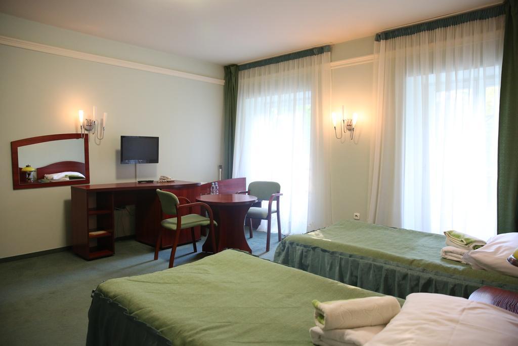 Roskosz Zespol Dworsko Parkowy Bed and Breakfast Biała Podlaska Buitenkant foto