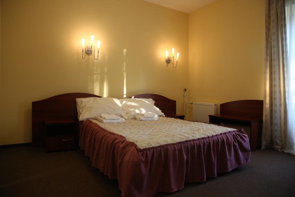 Roskosz Zespol Dworsko Parkowy Bed and Breakfast Biała Podlaska Buitenkant foto